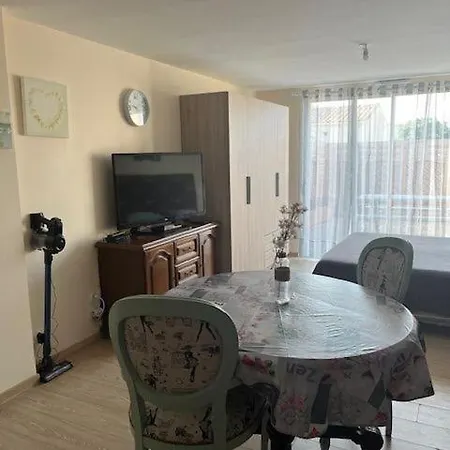 Pour 2 Personnes A Charente アパート