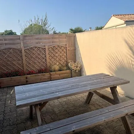Pour 2 Personnes A Charente *