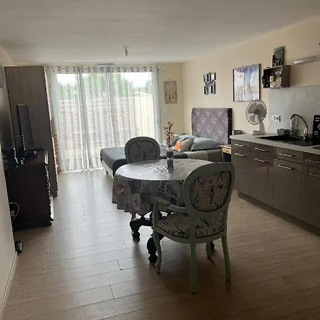 Apartment Pour 2 Personnes A Charente Tonnay-Charente